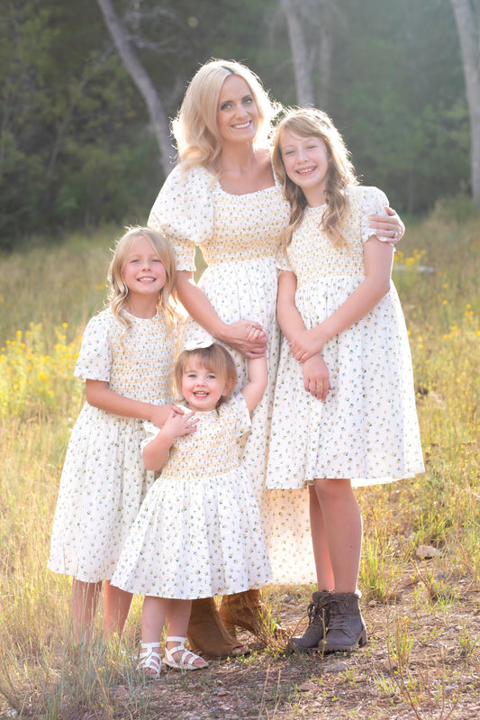 Traveling in Style: How to Pack for a Mother-Daughter Trip with Matching Dresses