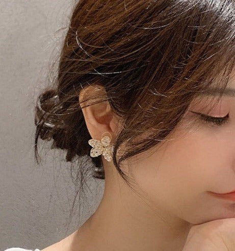 CRYSTAL FLOWER STUD EARRINGS